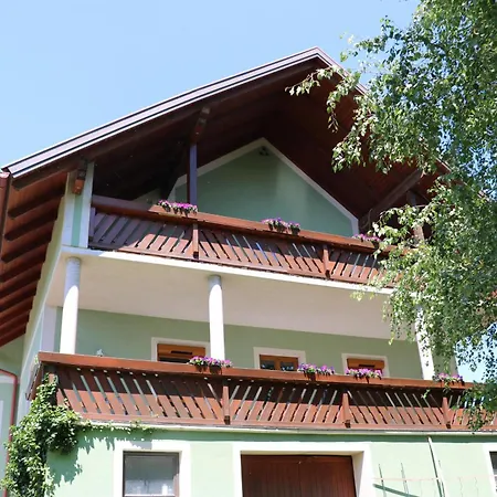Gaestezimmer Weisch ליוצכאך