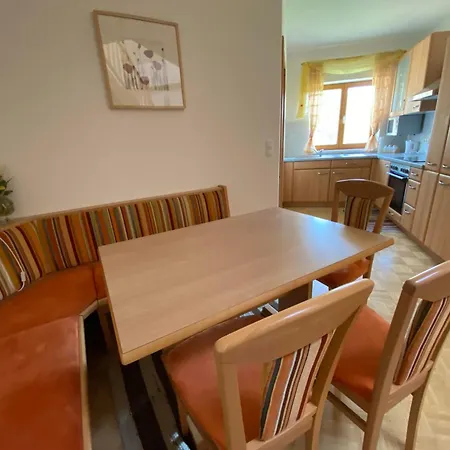Gaestezimmer Weisch * ליוצכאך