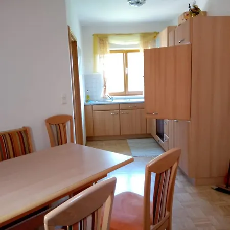 Gaestezimmer Weisch דירה ליוצכאך